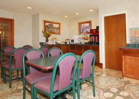 Hotel Comfort Suites Lansing