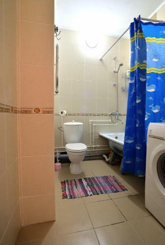 Apartamento Good Flat On Bratyev Kashirinykh 119