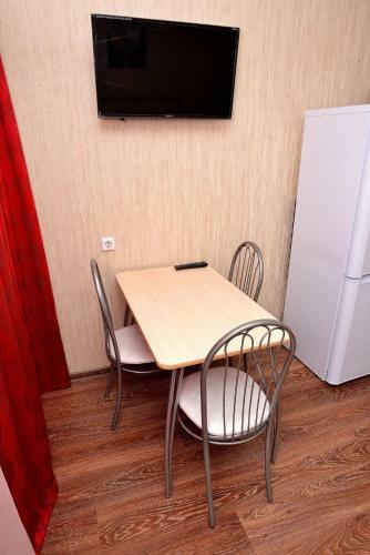 Apartamento Good Flat On Bratyev Kashirinykh 119