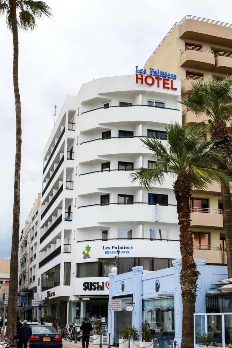 Les Palmiers Beach Hotel