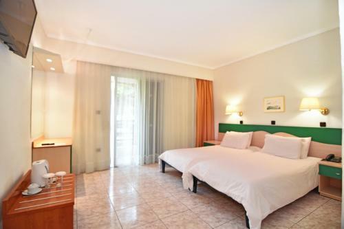Poseidon Hotel And Apartments