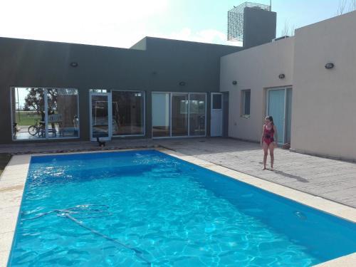 Casa En Club De Campo. Parque Y Pileta.