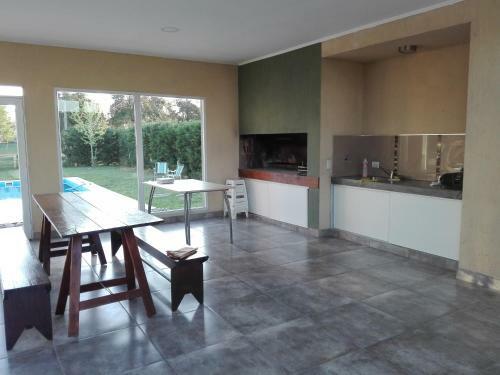 Casa En Club De Campo. Parque Y Pileta.