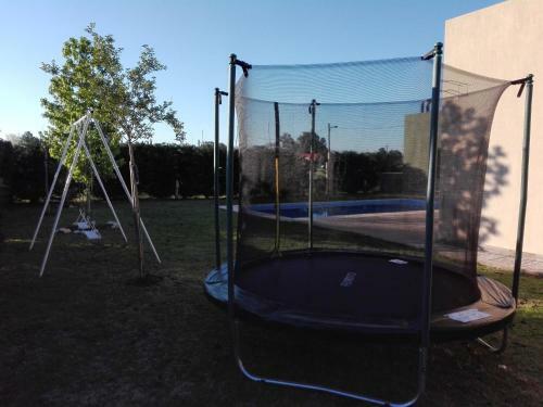 Casa En Club De Campo. Parque Y Pileta.