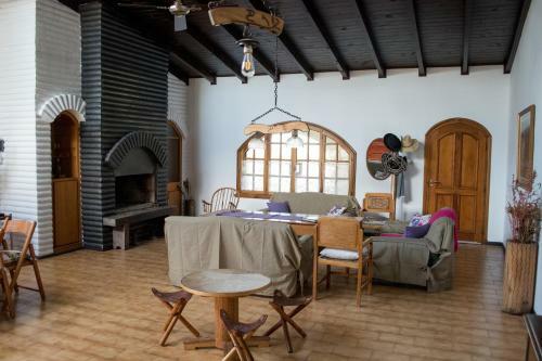 Casa De Campo Y Mar "estancia El Rezongo" Pehuen Co