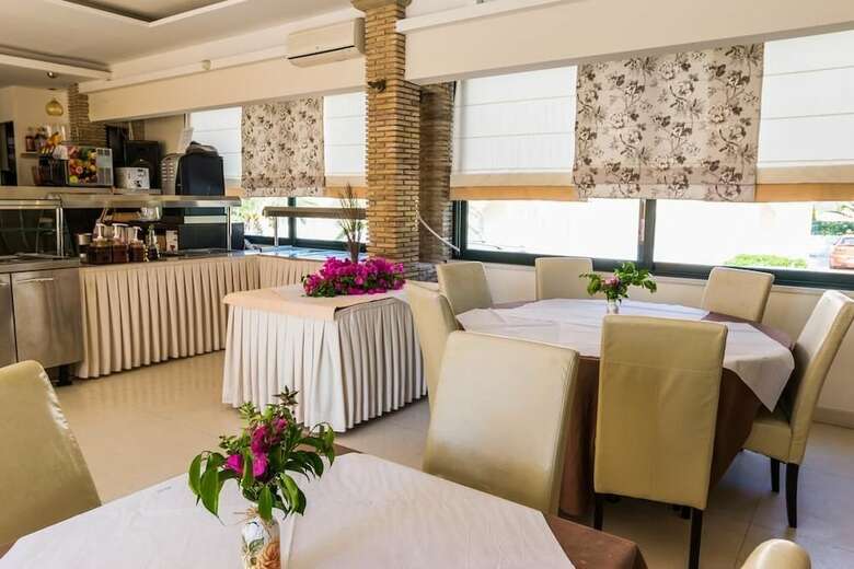 Zante Plaza Hotel & Apartments