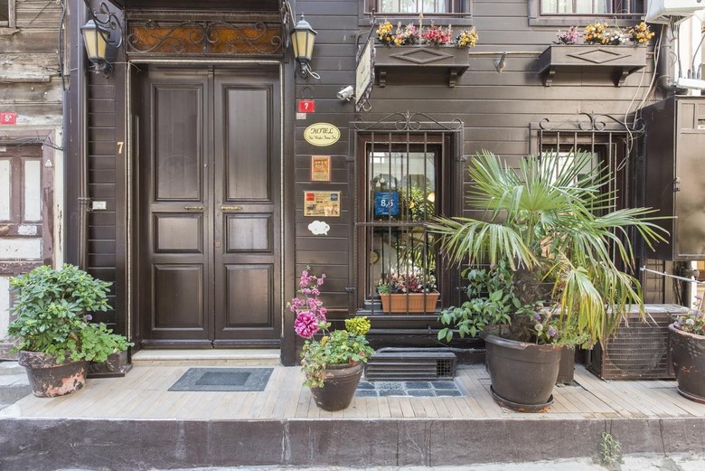 Hotel Naz Wooden House Inn