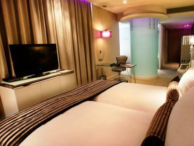 African Pride Crystal Towers Hotel - Spa
