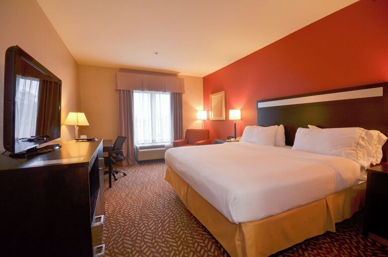 Holiday Inn Express Hotel & Suites Pine Bluff/pines Mall