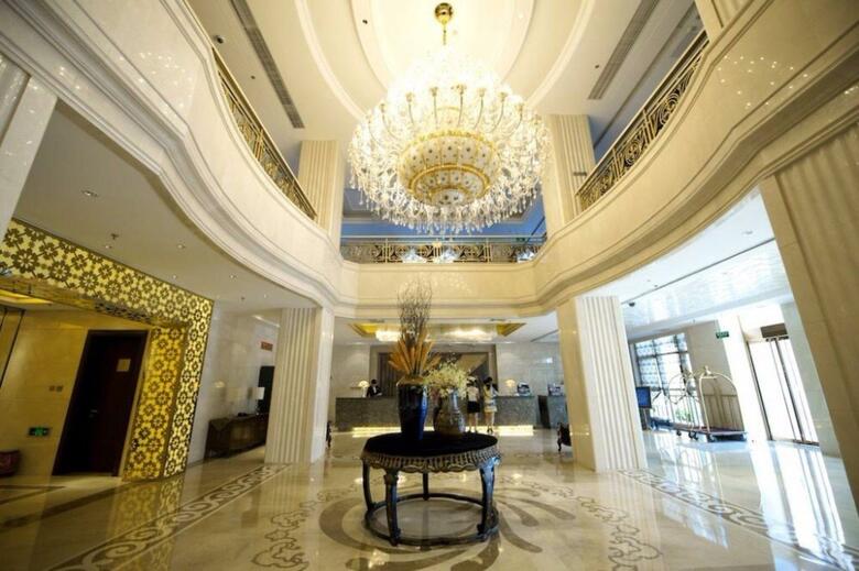 Royal Phoenix Hotel