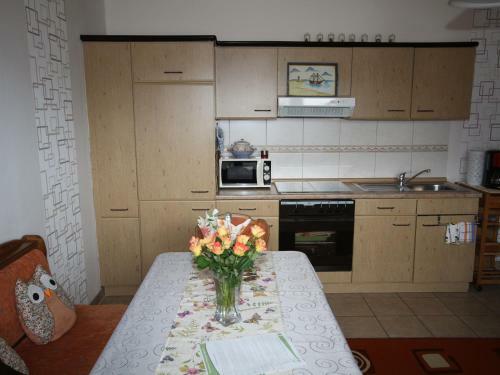 Cozy Apartment In Strotzbusch Near Eifel Center