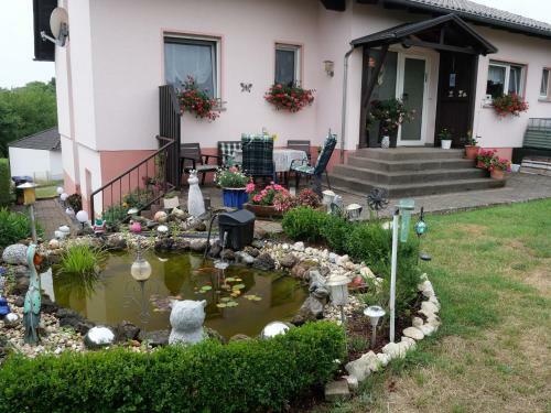 Cozy Apartment In Strotzbusch Near Eifel Center