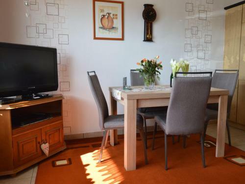 Cozy Apartment In Strotzbusch Near Eifel Center