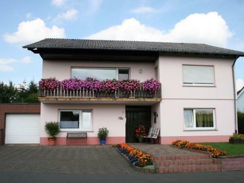 Cozy Apartment In Strotzbusch Near Eifel Center