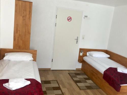 Hostal Pension Rote Rosen