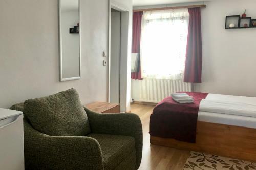 Hostal Pension Rote Rosen