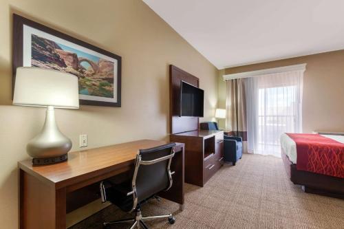 Hotel Comfort Inn & Suites Page