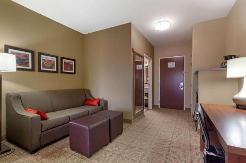 Hotel Comfort Inn & Suites Page
