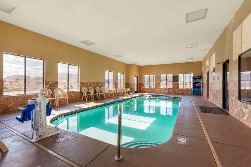 Hotel Comfort Inn & Suites Page