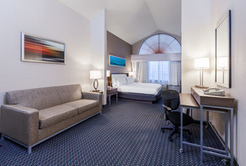 Holiday Inn Express Hotel & Suites Pharr
