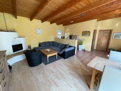 Cozy Cabin Near Sea In Pepelow
