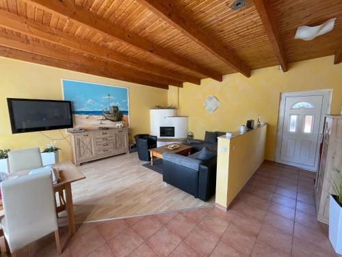 Cozy Cabin Near Sea In Pepelow