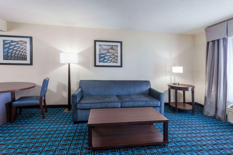 Hotel Wingate By Wyndham Schaumburg / Convention Center