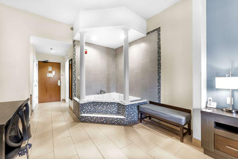 Hotel Wingate By Wyndham Schaumburg / Convention Center