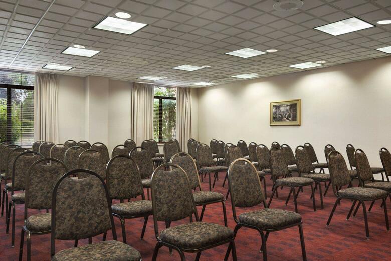 Hotel Wingate By Wyndham Schaumburg / Convention Center