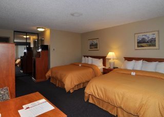 Hotel Clarion Inn & Suites