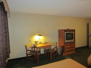 Hotel Clarion Inn & Suites