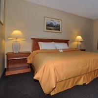 Hotel Clarion Inn & Suites