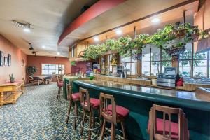 Hotel Clarion Inn & Suites