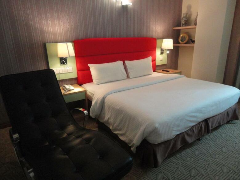 El Pavilion Hotel