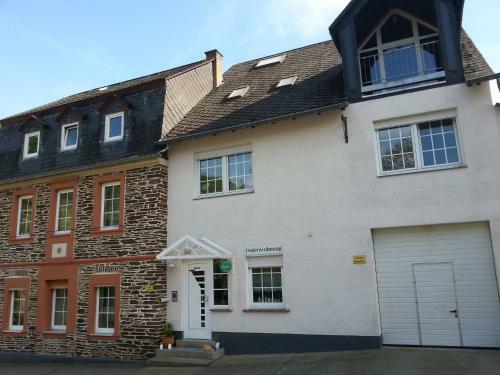 Elegant Apartment In Wolf Mosel With Balcony