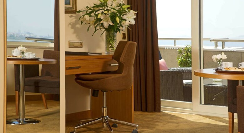Best Western Plus The President Hotel