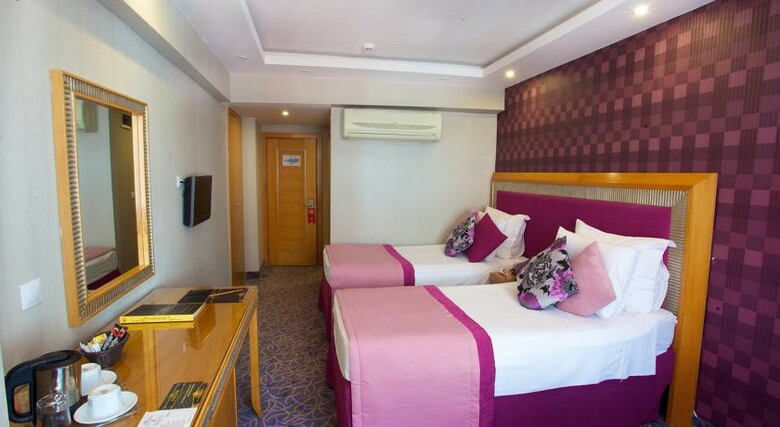 Carlton Hotel