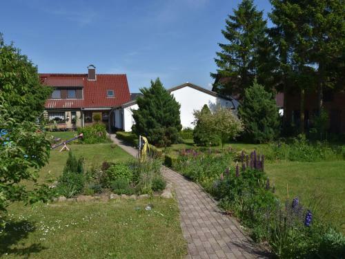 Cozy Apartment In Robertsdorf With Garden