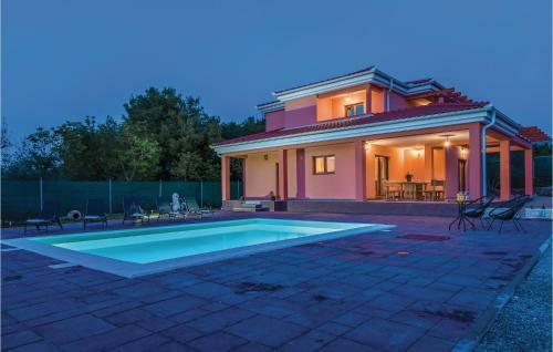 Four-bedroom Holiday Home In Bilice