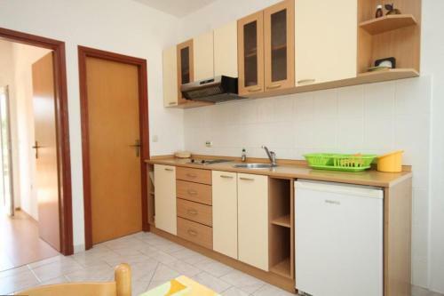 Apartments With A Parking Space Bozava (dugi Otok) - 8123