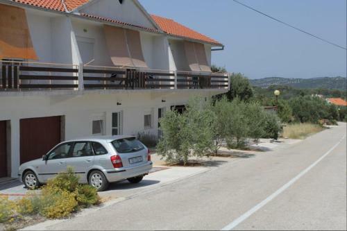 Apartments With A Parking Space Bozava (dugi Otok) - 8123