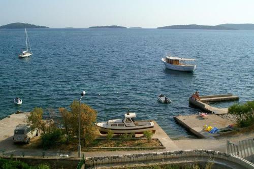 Apartment Brodarica 13615a