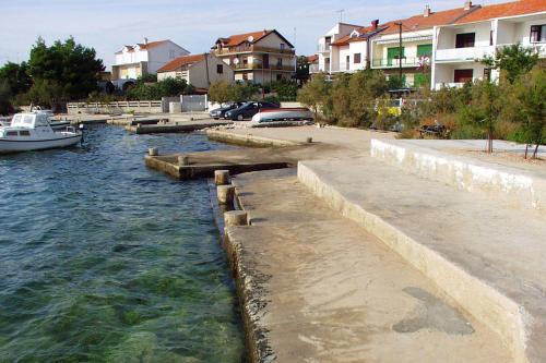 Apartment Brodarica 13615a