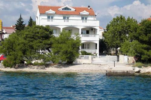 Apartment Brodarica 4195b
