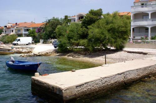 Apartment Brodarica 4195b
