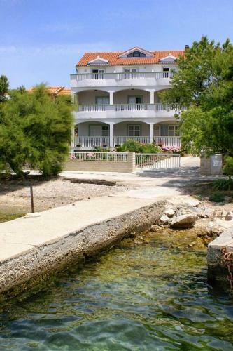 Apartment Brodarica 4195b