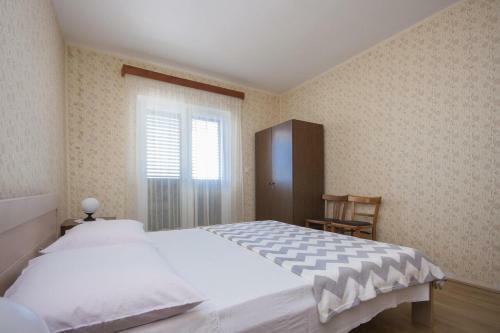 Apartment Brodarica 5736a