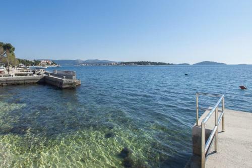 Apartment Brodarica 5736a