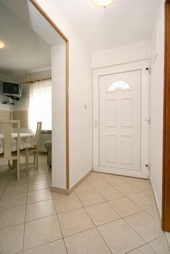 Apartment Okrug Gornji 6067a