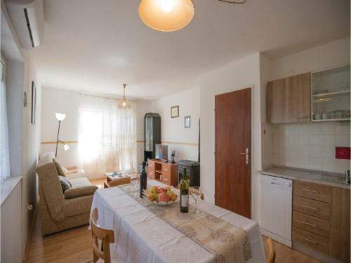Two-bedroom Holiday Home In Zagvozd